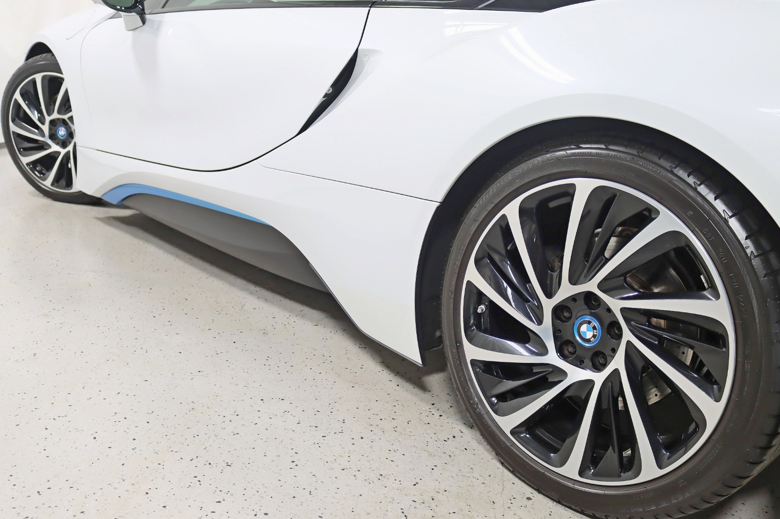 2016 BMW I8 - Image 14