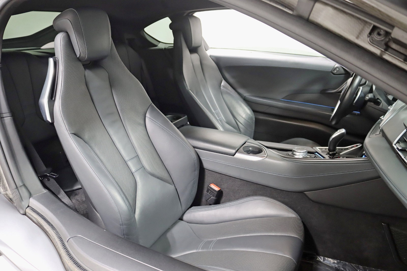 2016 BMW I8 - Image 31