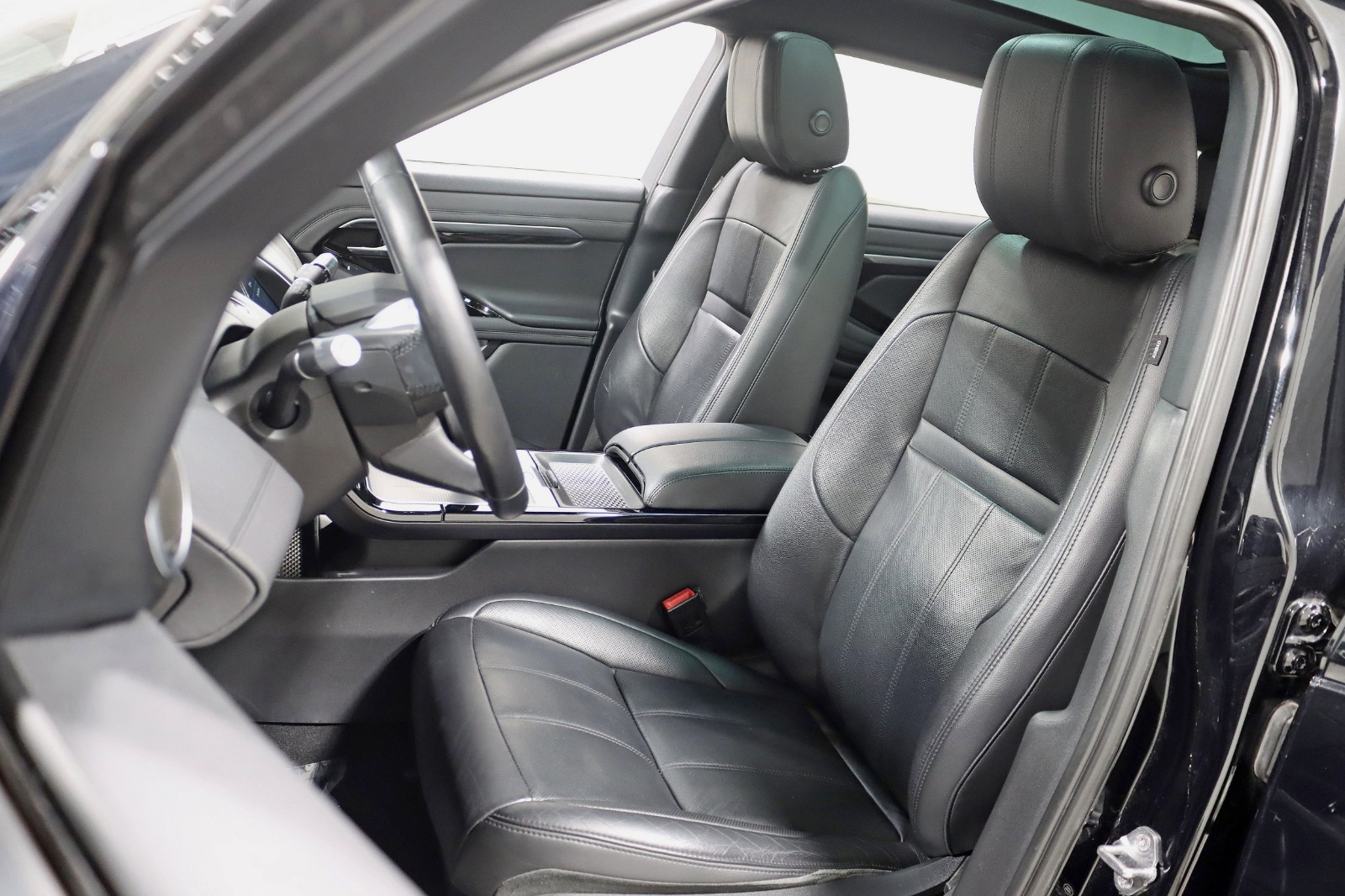 2020 LAND ROVER RANGE ROVER EVOQUE - Image 26