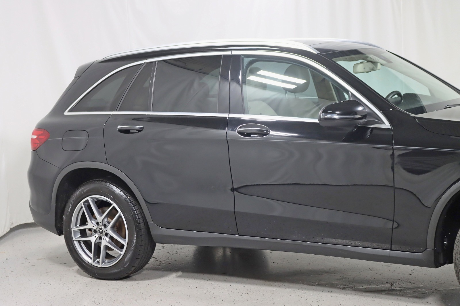 2017 Mercedes Benz GLC 300 4MATIC photo 3