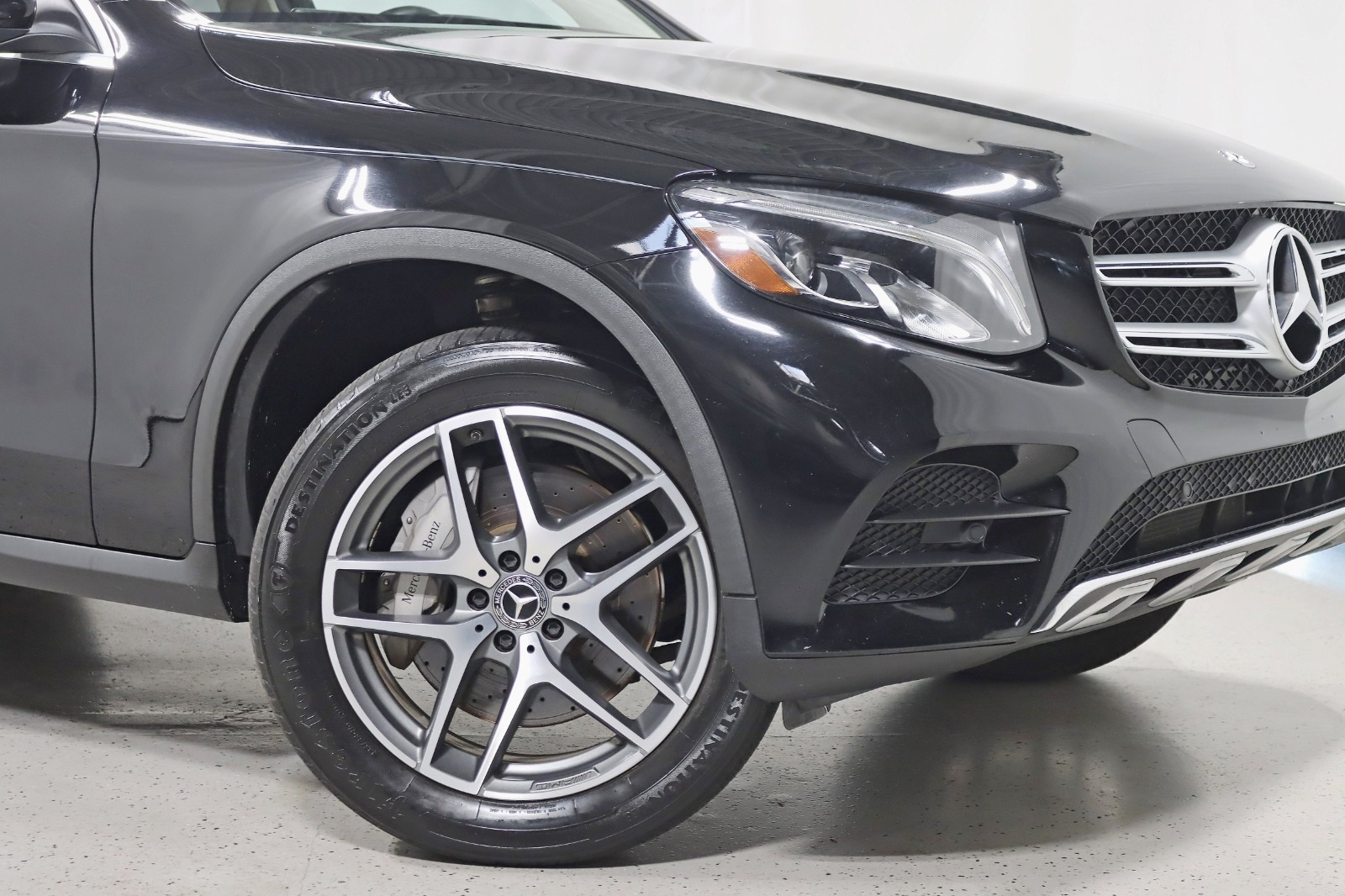 2017 Mercedes Benz GLC 300 4MATIC photo 4