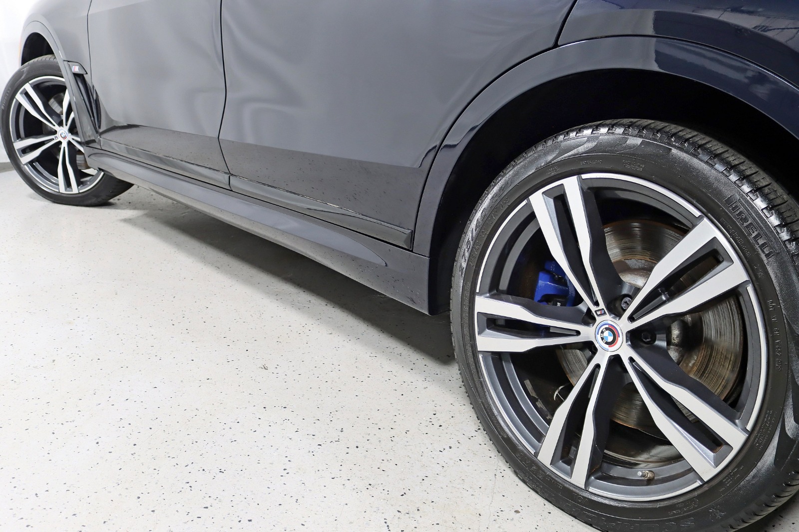 2022 BMW X7 - Image 14