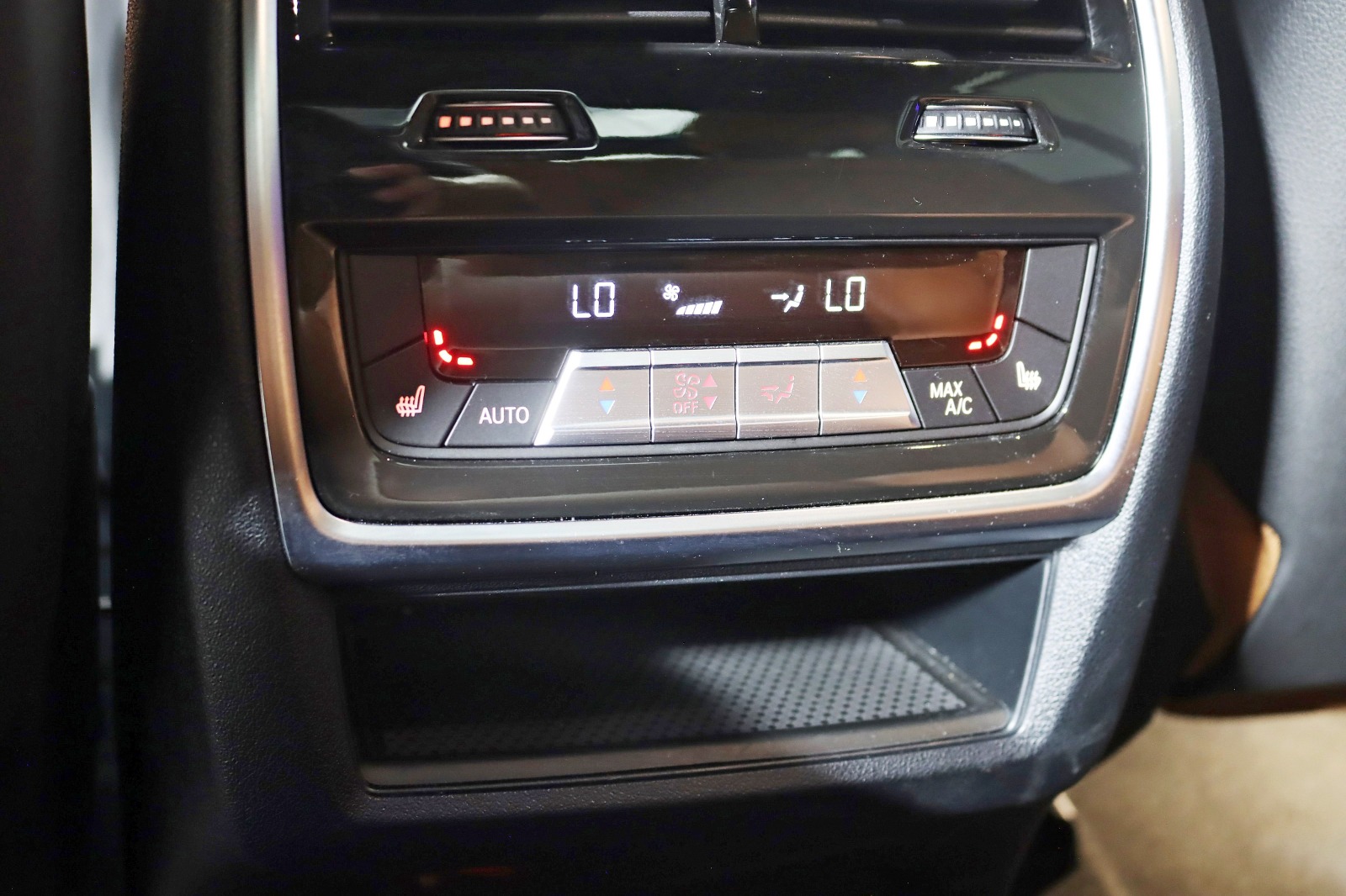 2022 BMW X7 - Image 31