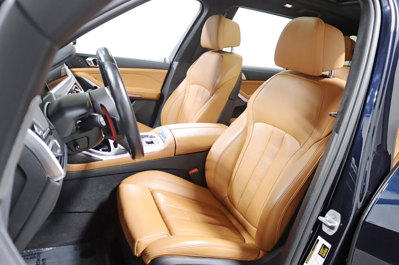 2022 BMW X7 - Image 32