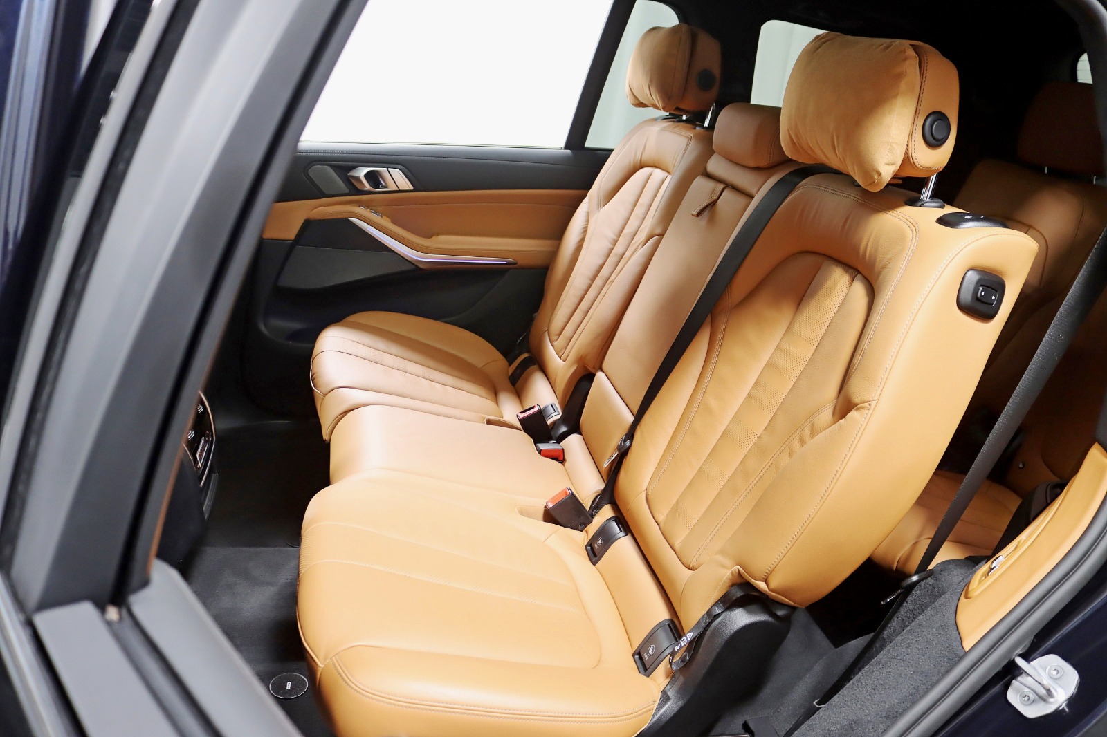 2022 BMW X7 - Image 34