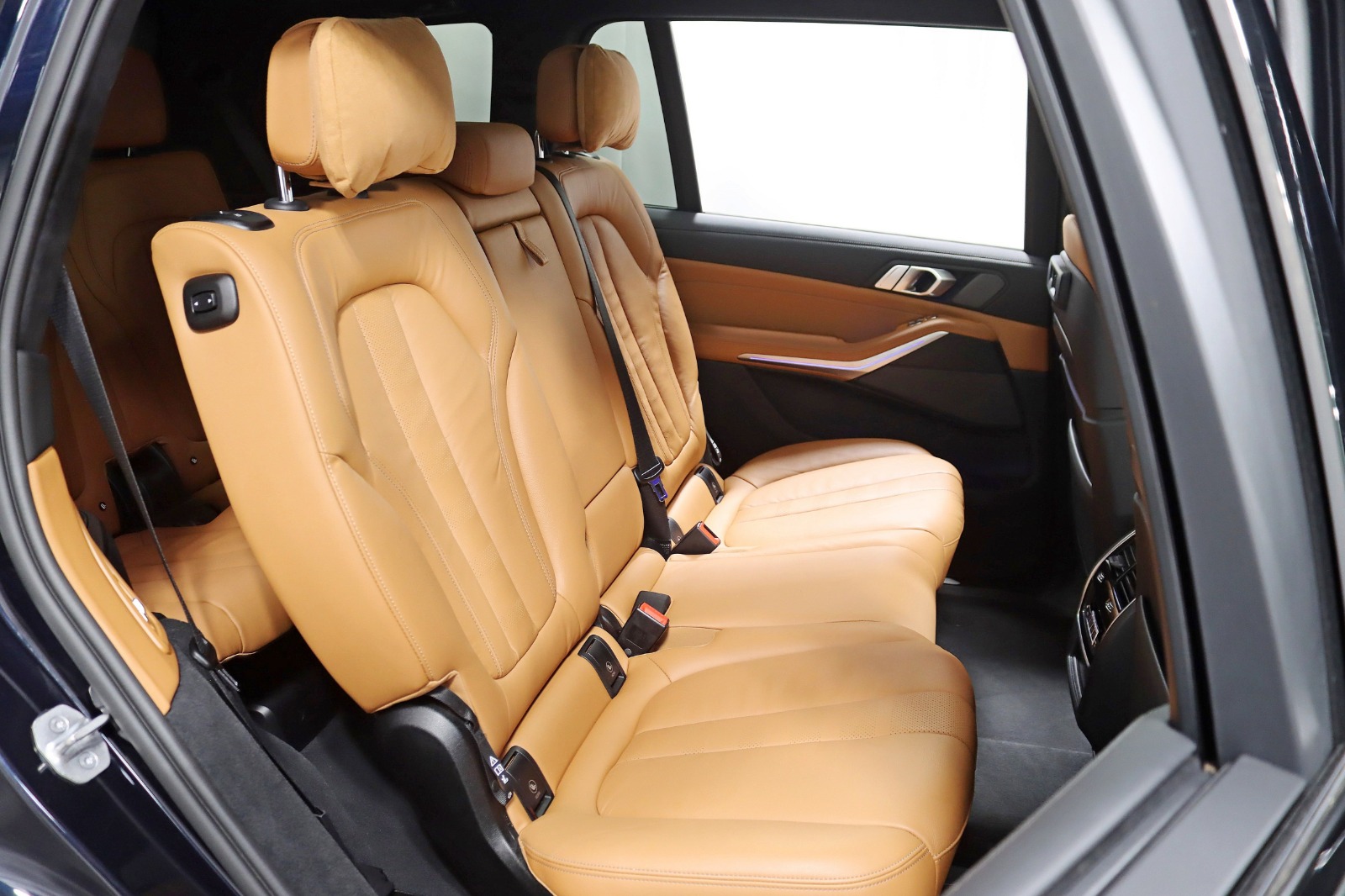 2022 BMW X7 - Image 35