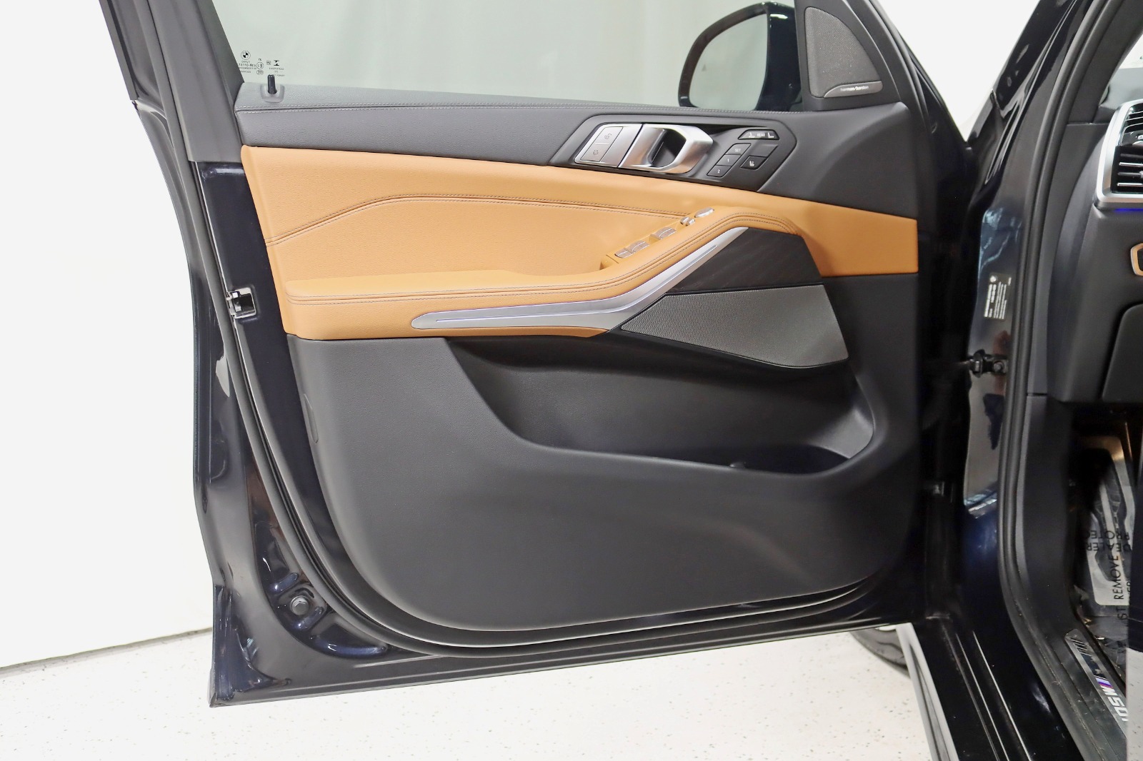 2022 BMW X7 - Image 40