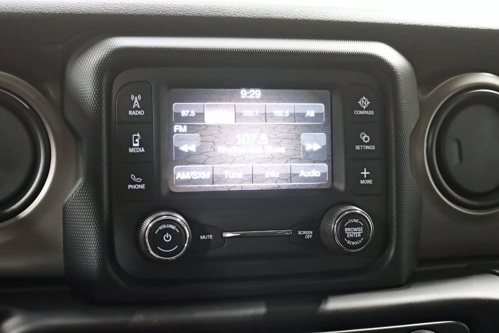 2018 JEEP WRANGLER - Image 22