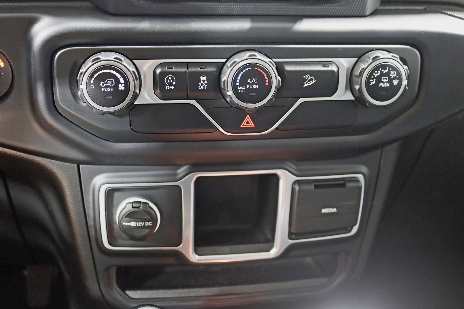 2018 JEEP WRANGLER - Image 23