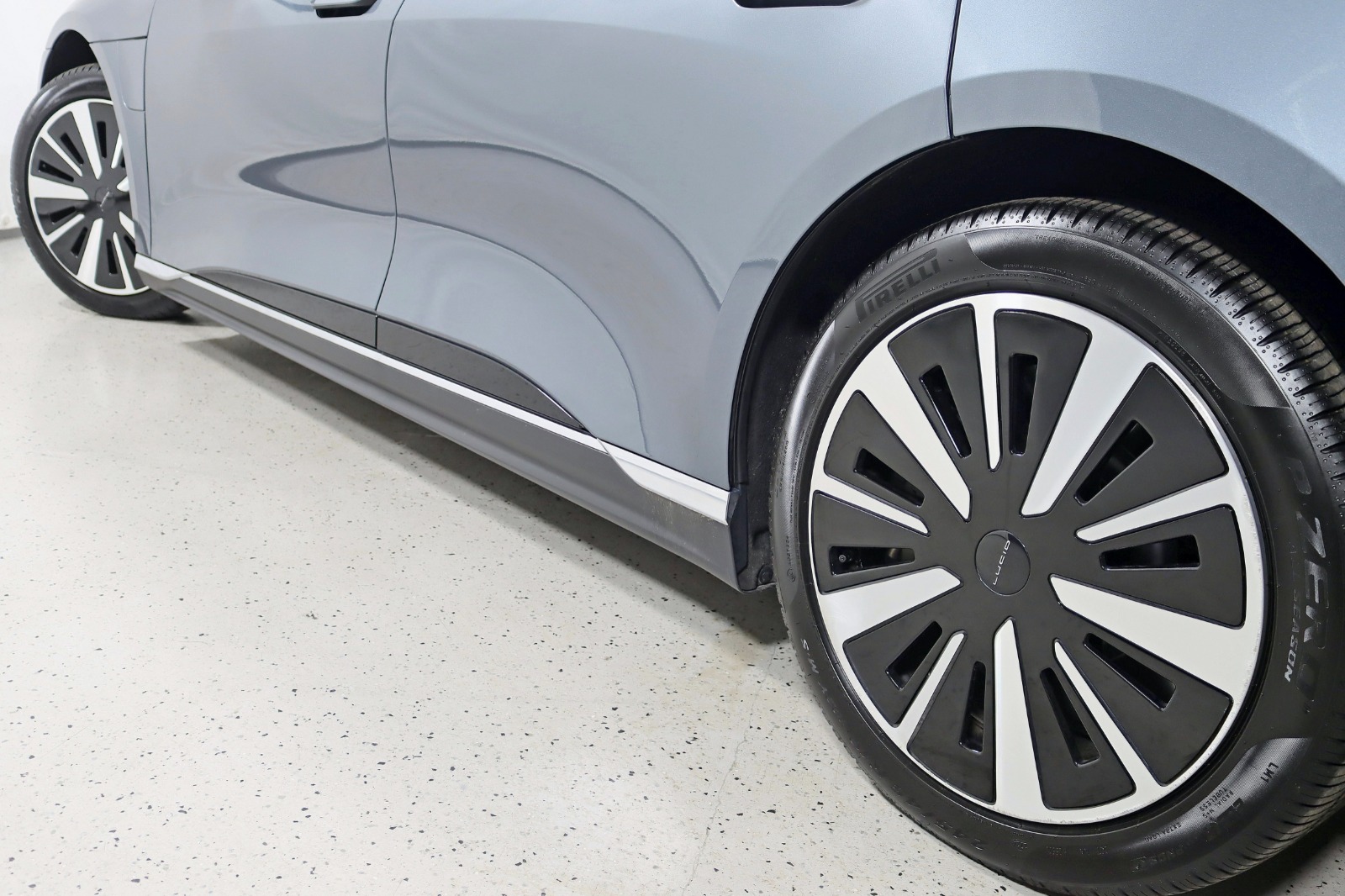 2025 LUCID AIR - Image 13