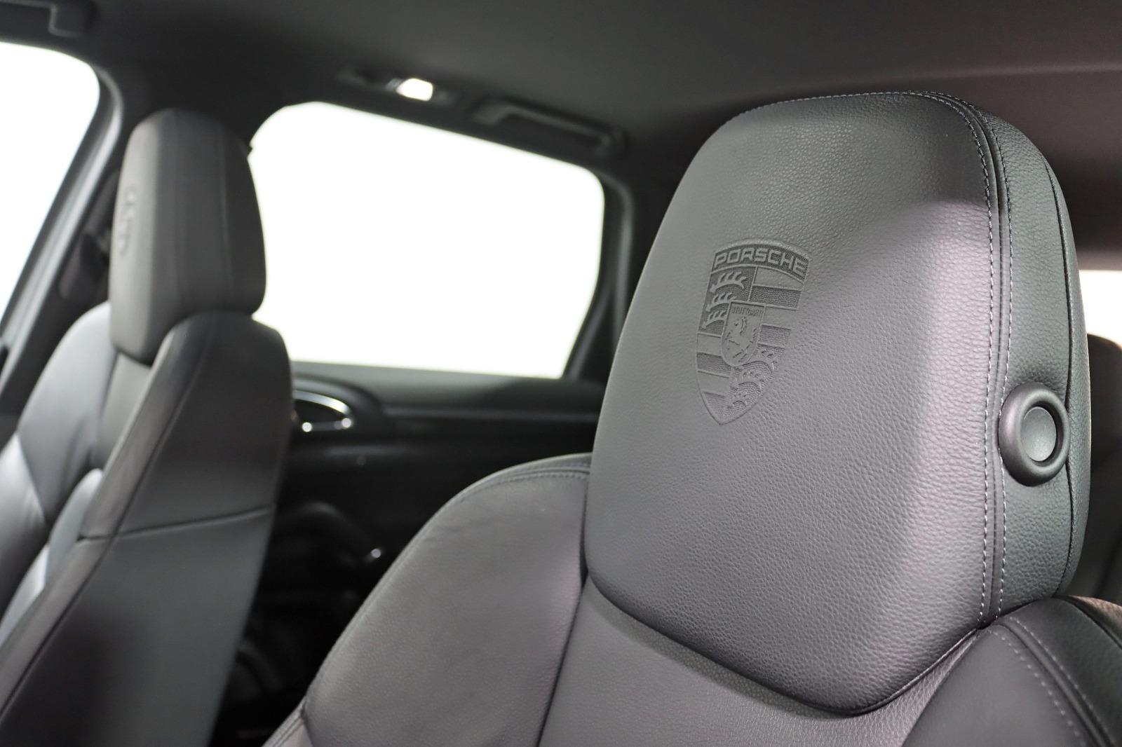 2014 PORSCHE CAYENNE - Image 25