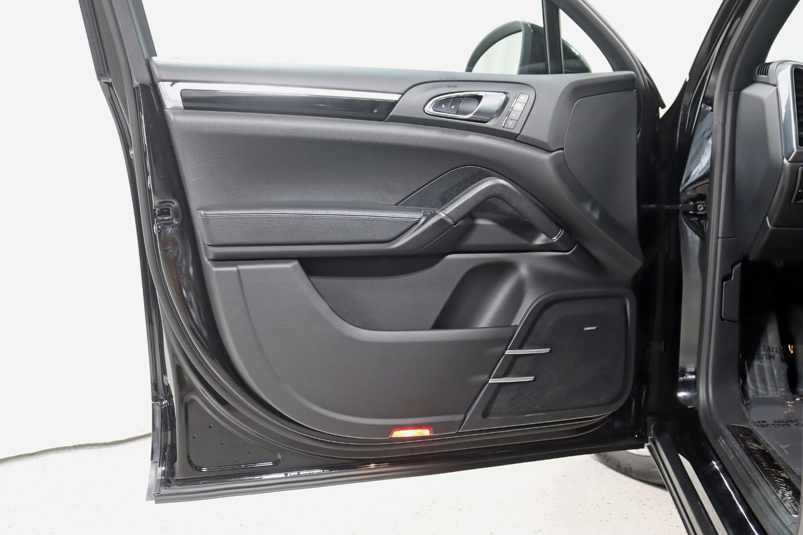 2014 PORSCHE CAYENNE - Image 32