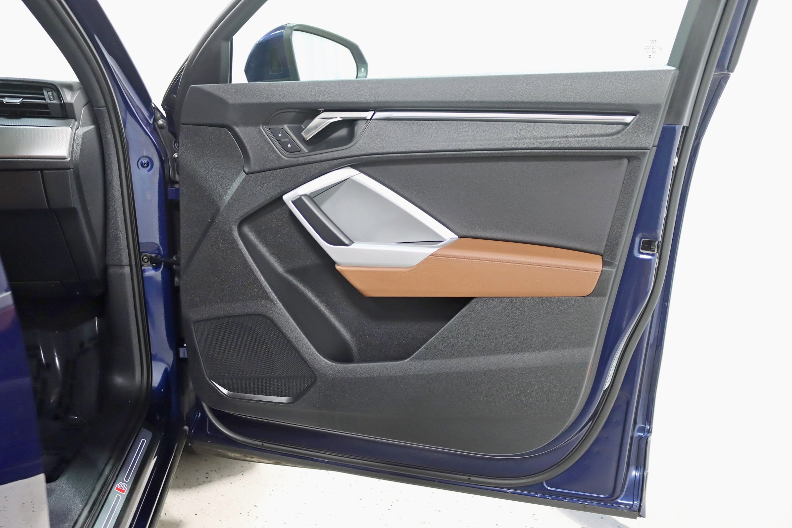 2024 AUDI Q3 - Image 32