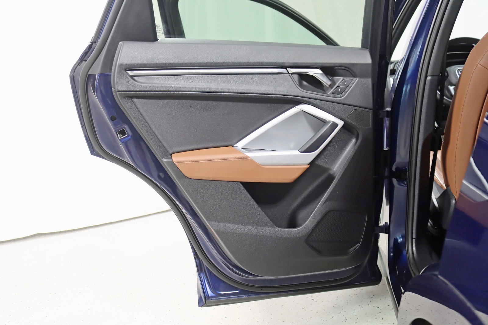 2024 AUDI Q3 - Image 33