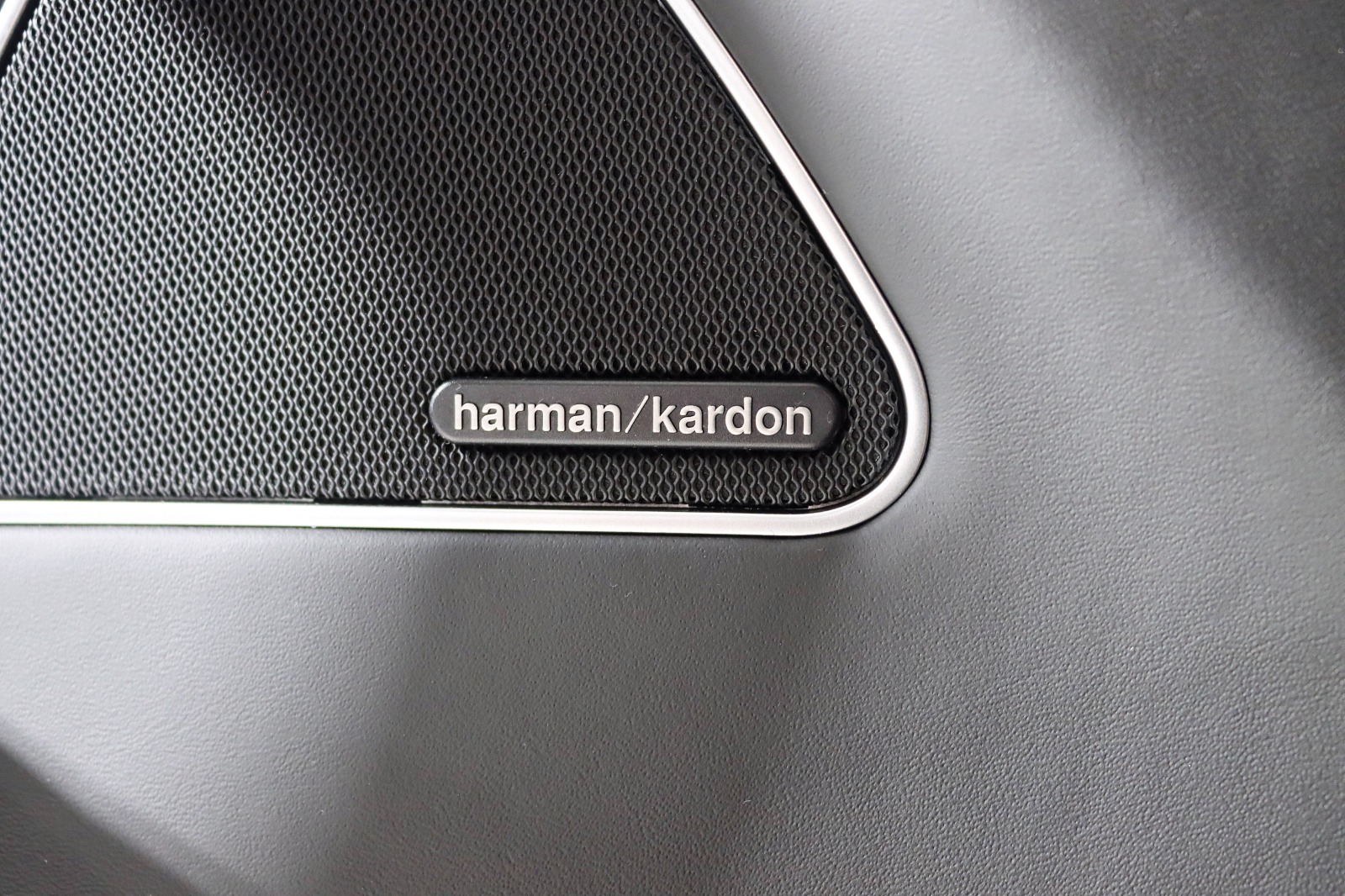 2021 MASERATI LEVANTE - Image 30