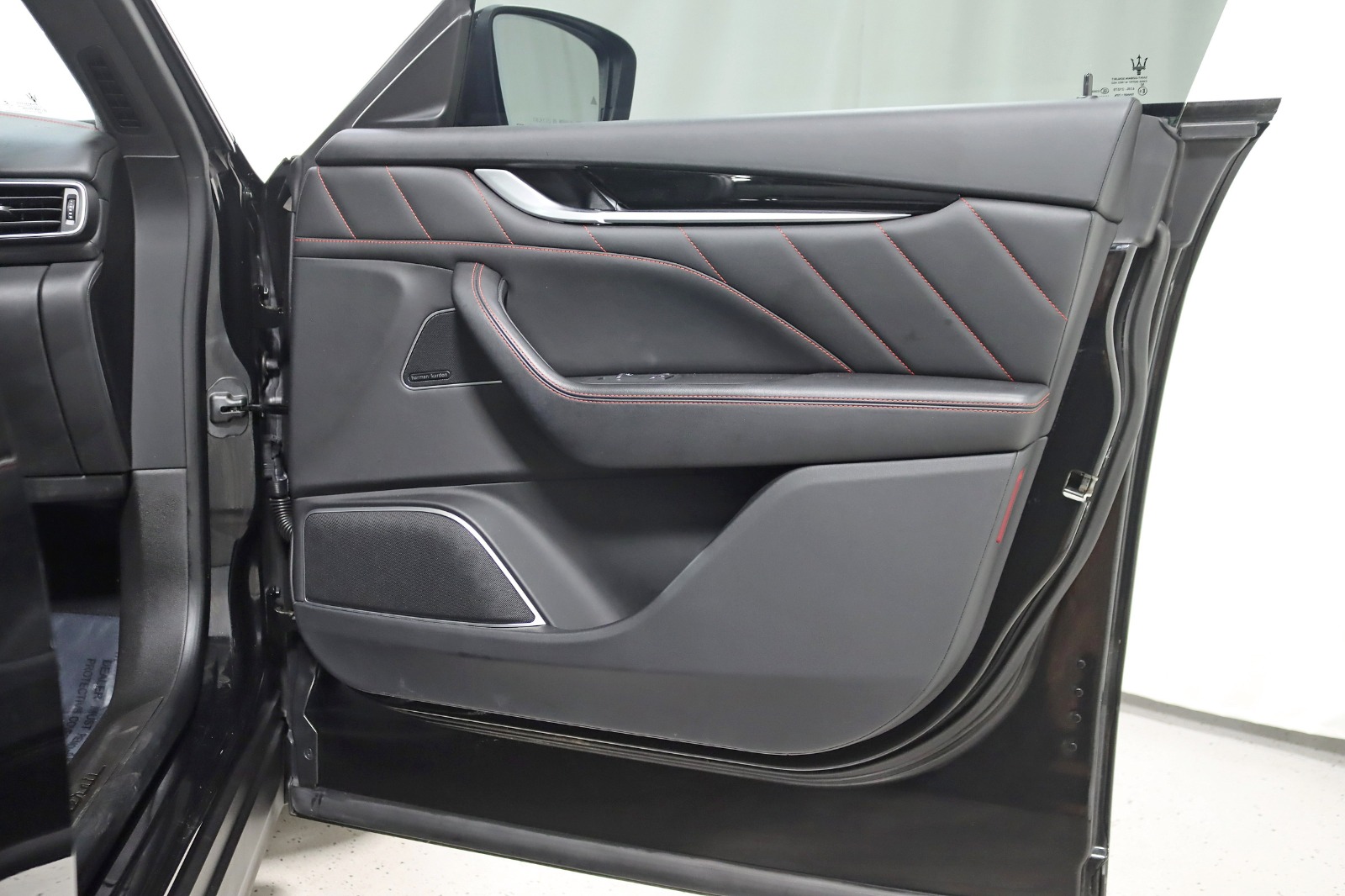 2021 MASERATI LEVANTE - Image 32