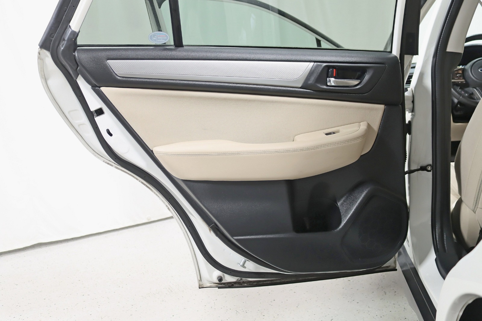 2019 SUBARU OUTBACK - Image 32