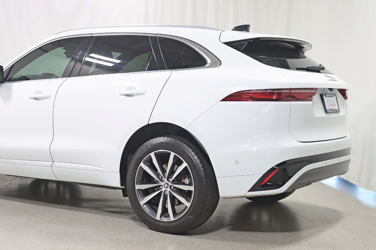 2024 JAGUAR F-PACE - Image 11