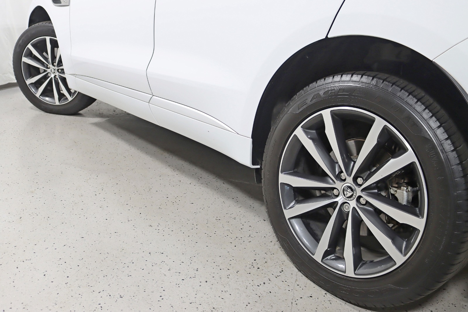 2024 JAGUAR F-PACE - Image 13