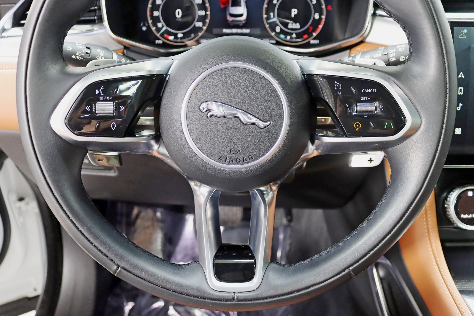 2024 JAGUAR F-PACE - Image 16