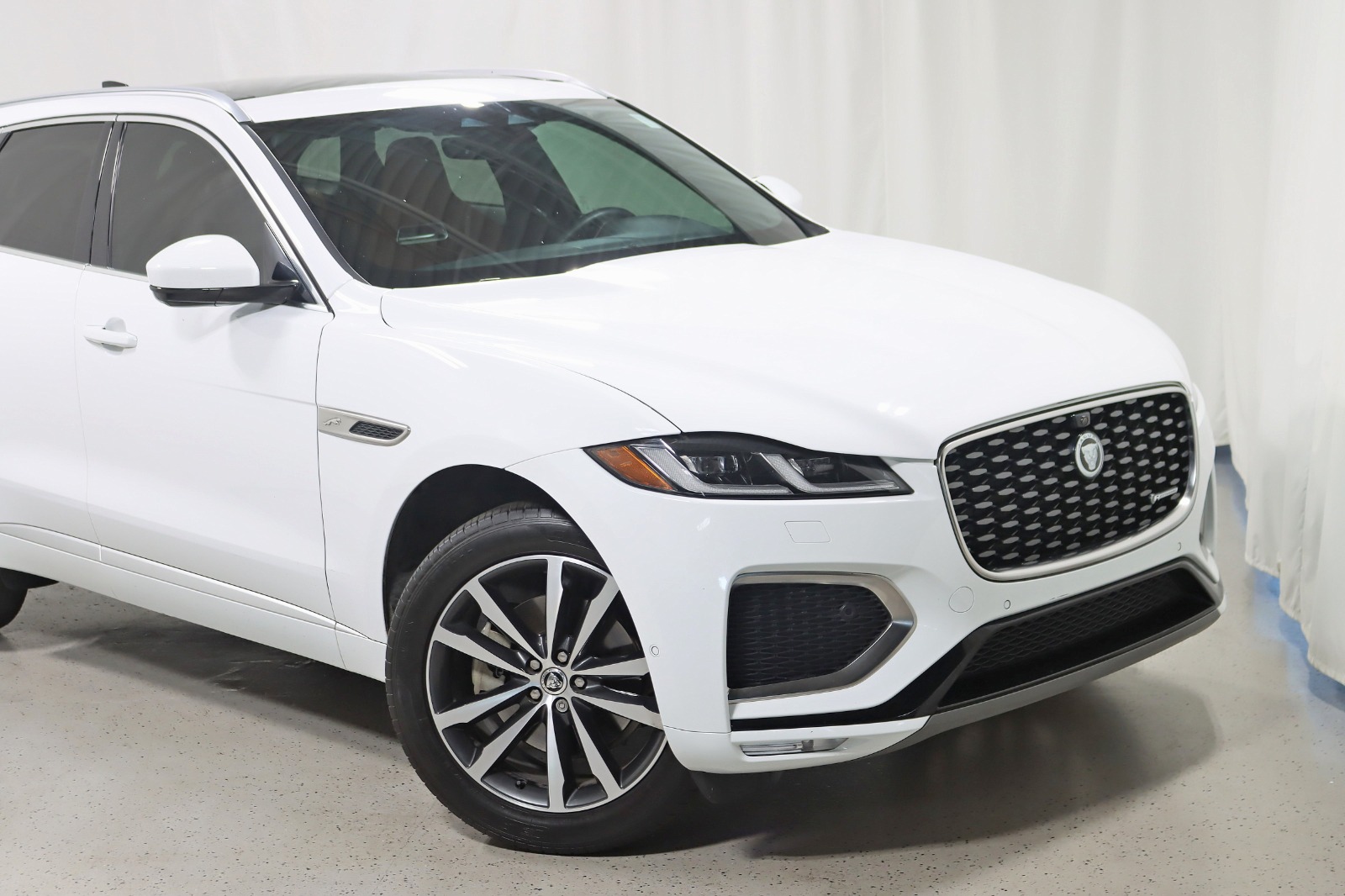2024 JAGUAR F-PACE - Image 3