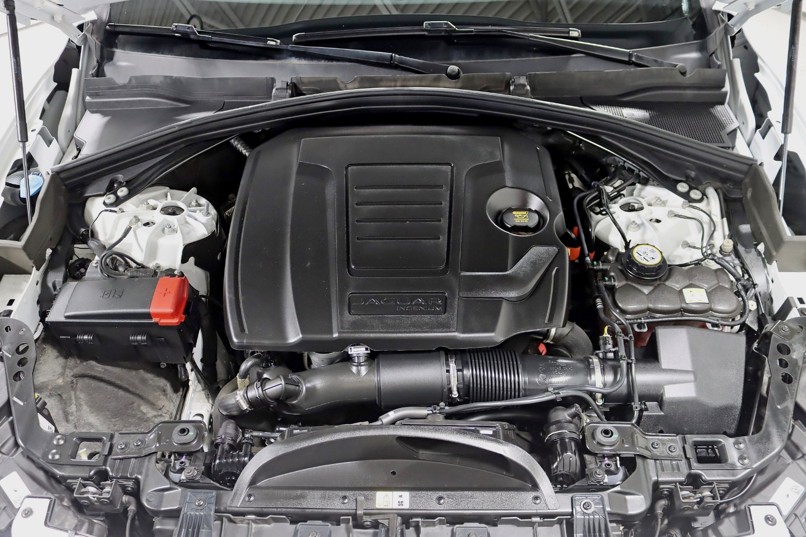 2024 JAGUAR F-PACE - Image 38