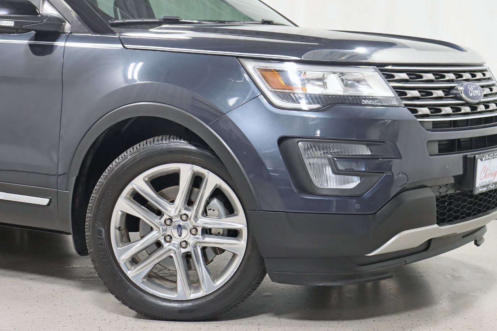 2017 Ford Explorer XLT photo 4