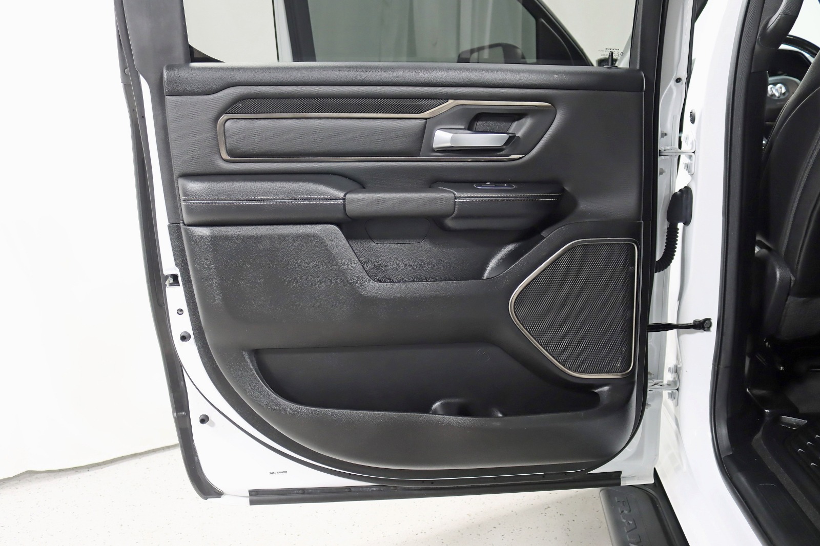 2021 RAM 1500 - Image 37