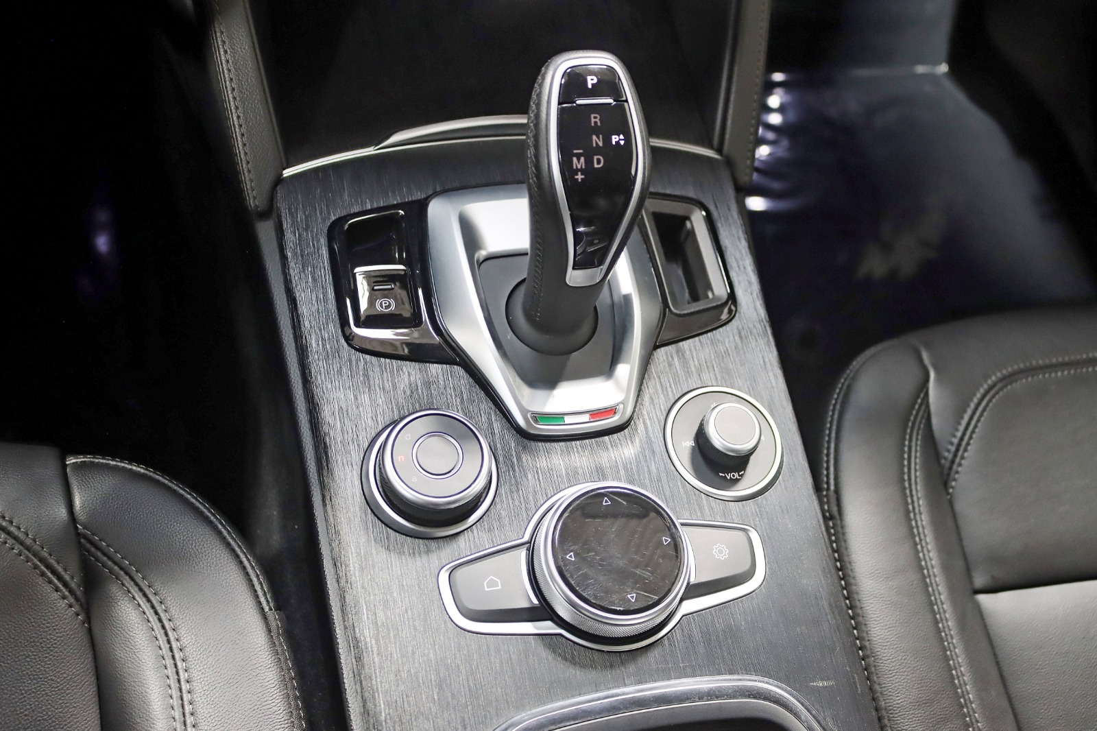 2020 ALFA ROMEO STELVIO - Image 24