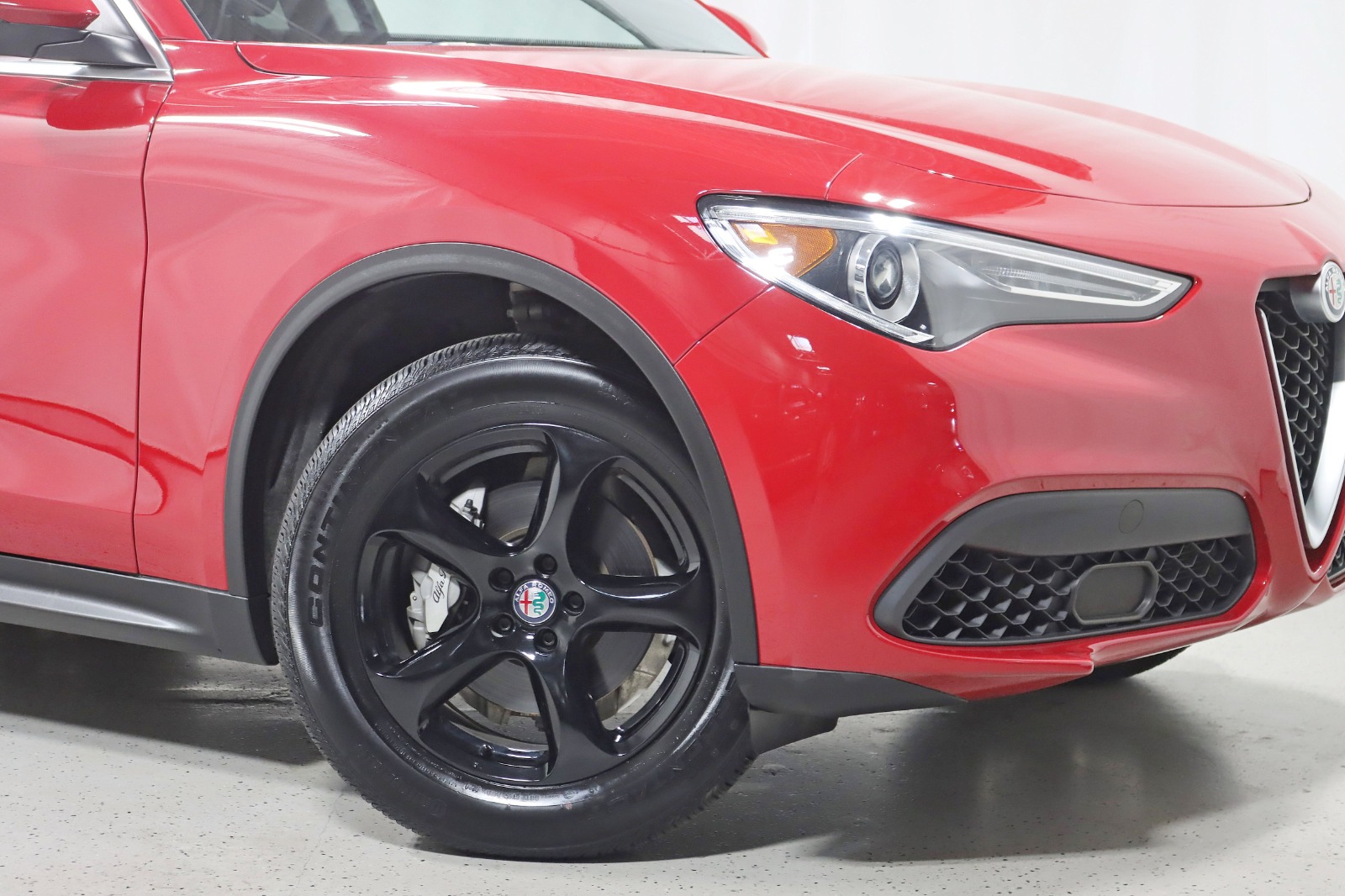2020 Alfa Romeo Stelvio Base photo 4
