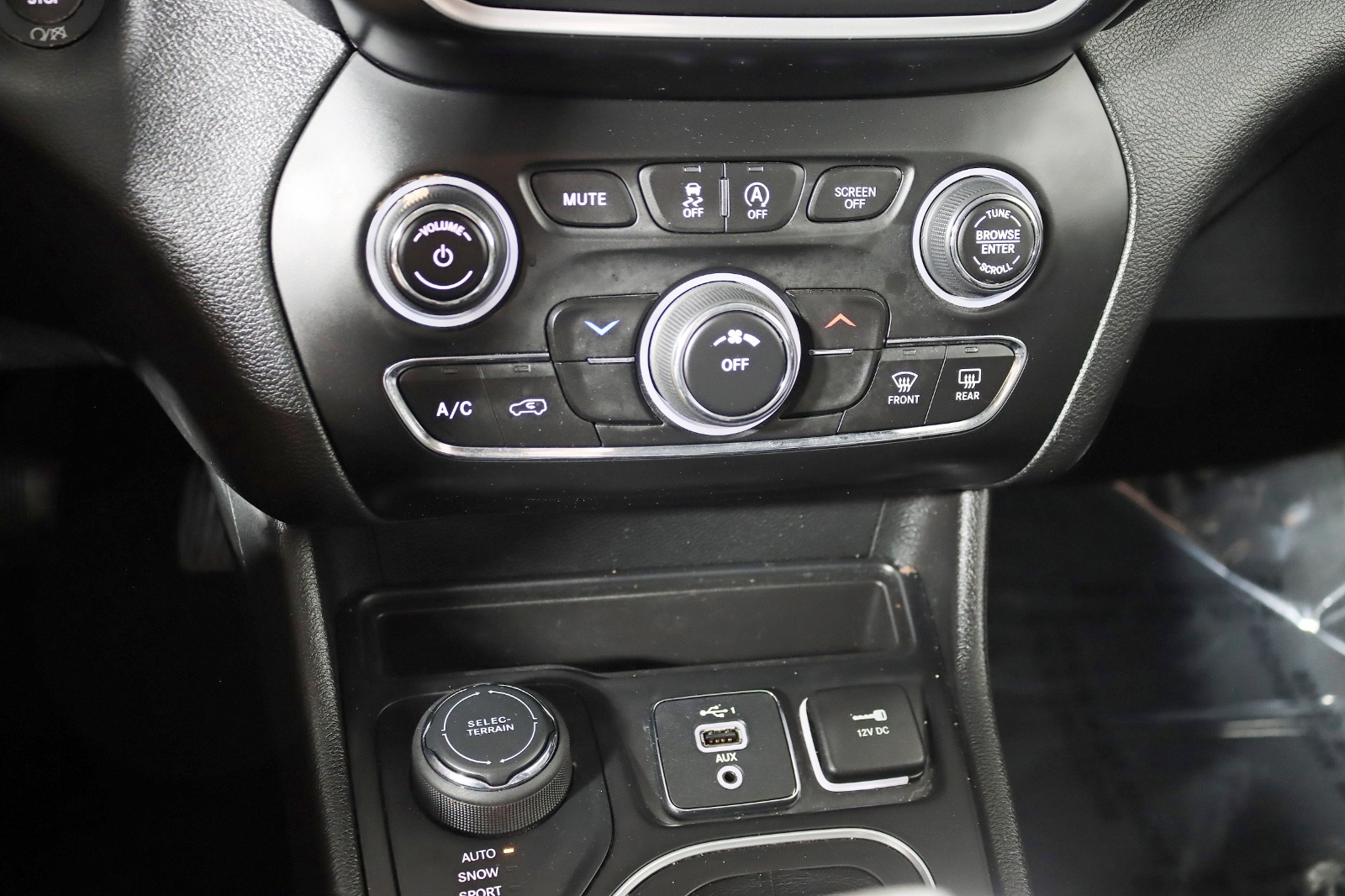 2021 JEEP CHEROKEE - Image 23