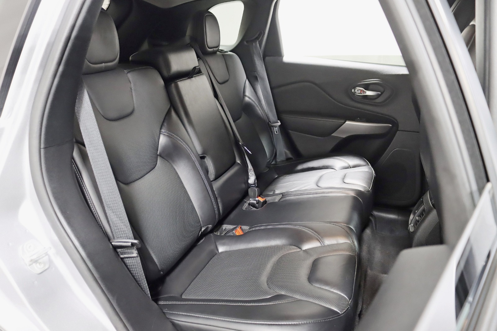 2021 JEEP CHEROKEE - Image 28