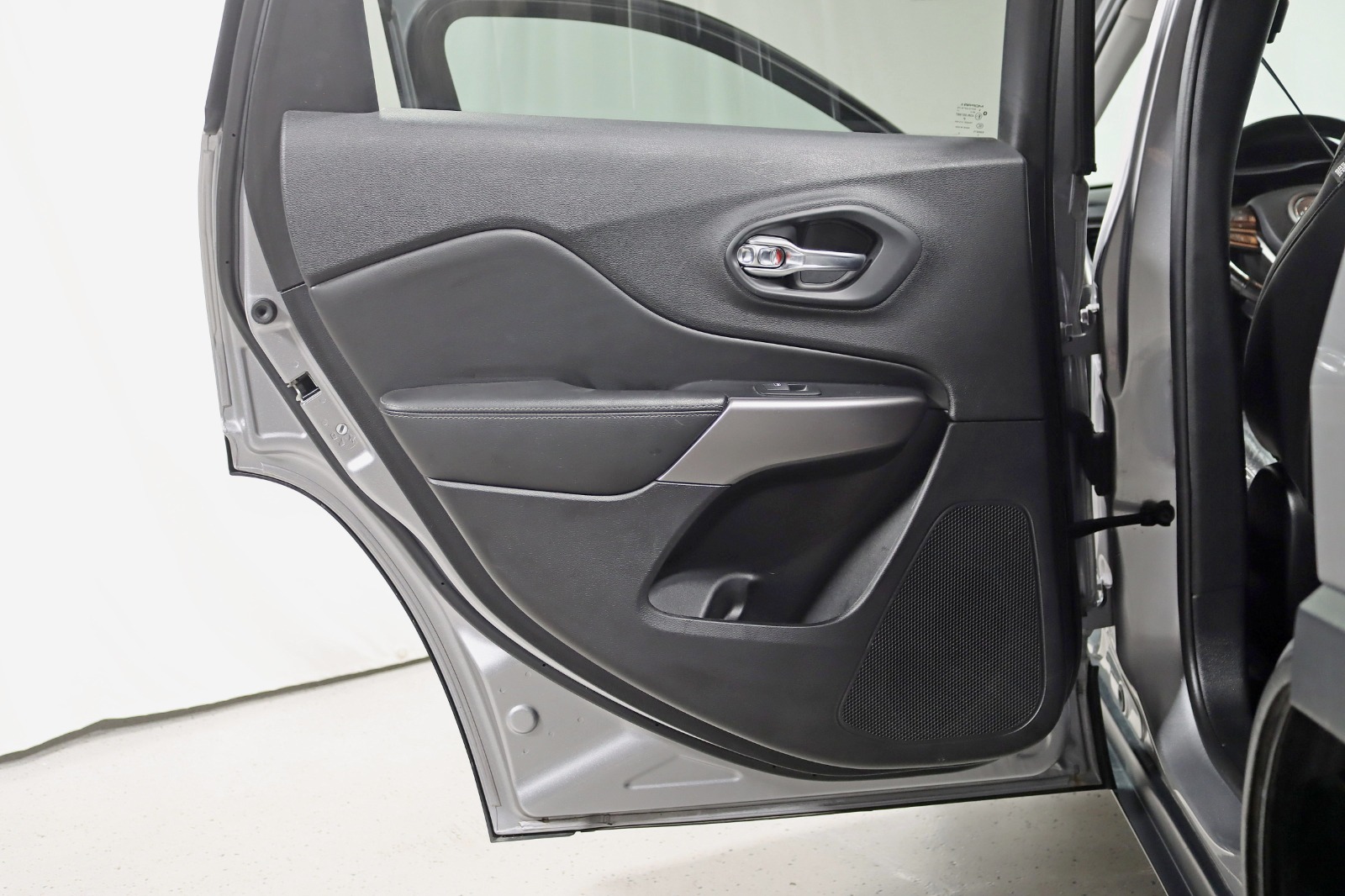 2021 JEEP CHEROKEE - Image 32