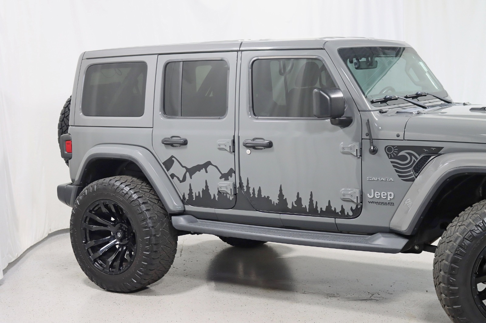 2019 Jeep Wrangler Unlimited Sahara photo 3