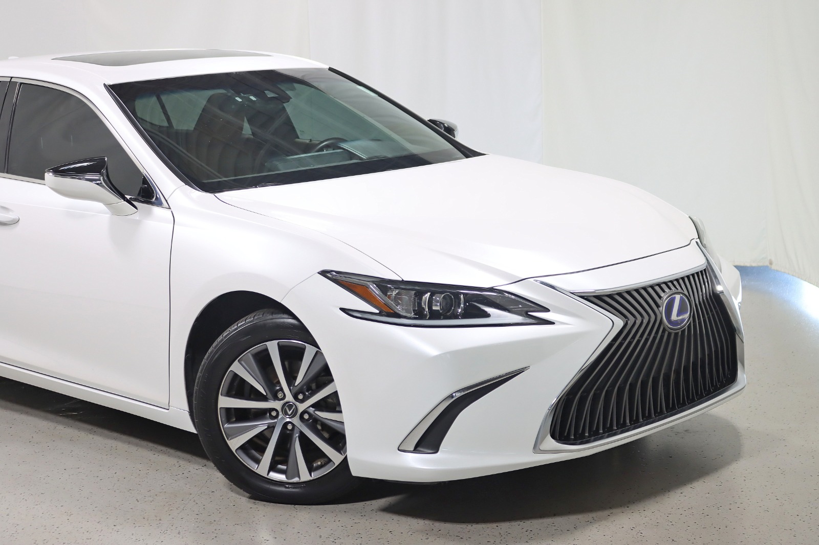 2021 LEXUS ES - Image 3