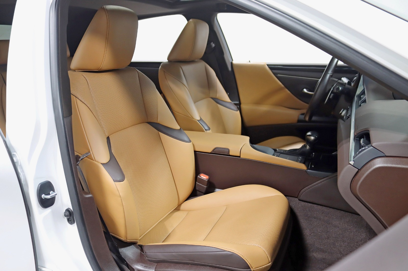 2021 LEXUS ES - Image 26