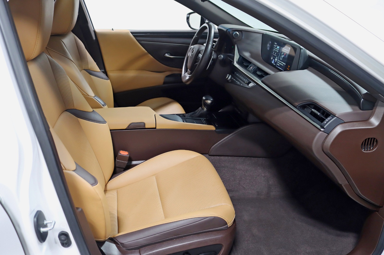 2021 LEXUS ES - Image 30