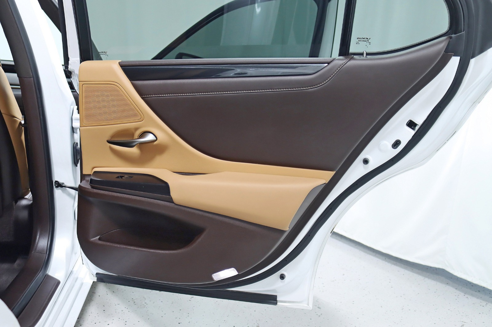 2021 LEXUS ES - Image 34