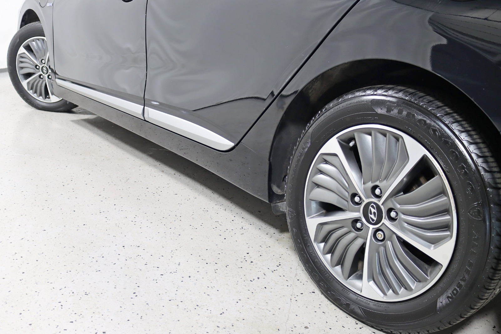 2020 HYUNDAI IONIQ - Image 13