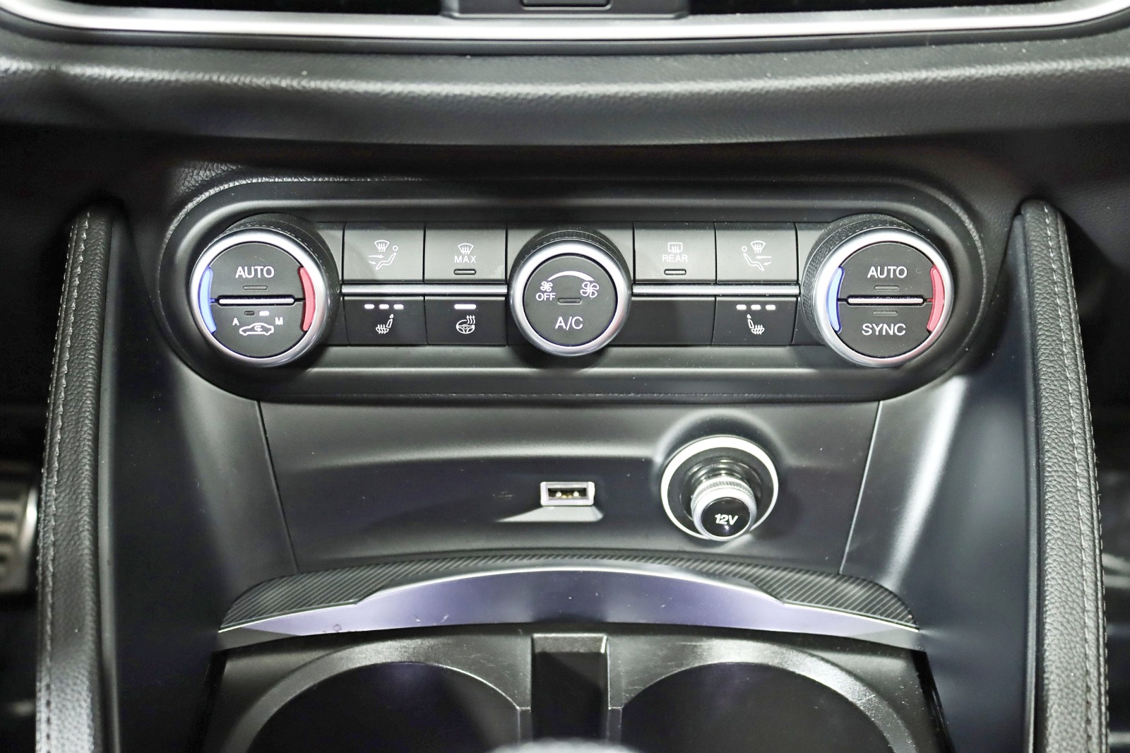 2022 ALFA ROMEO STELVIO - Image 23