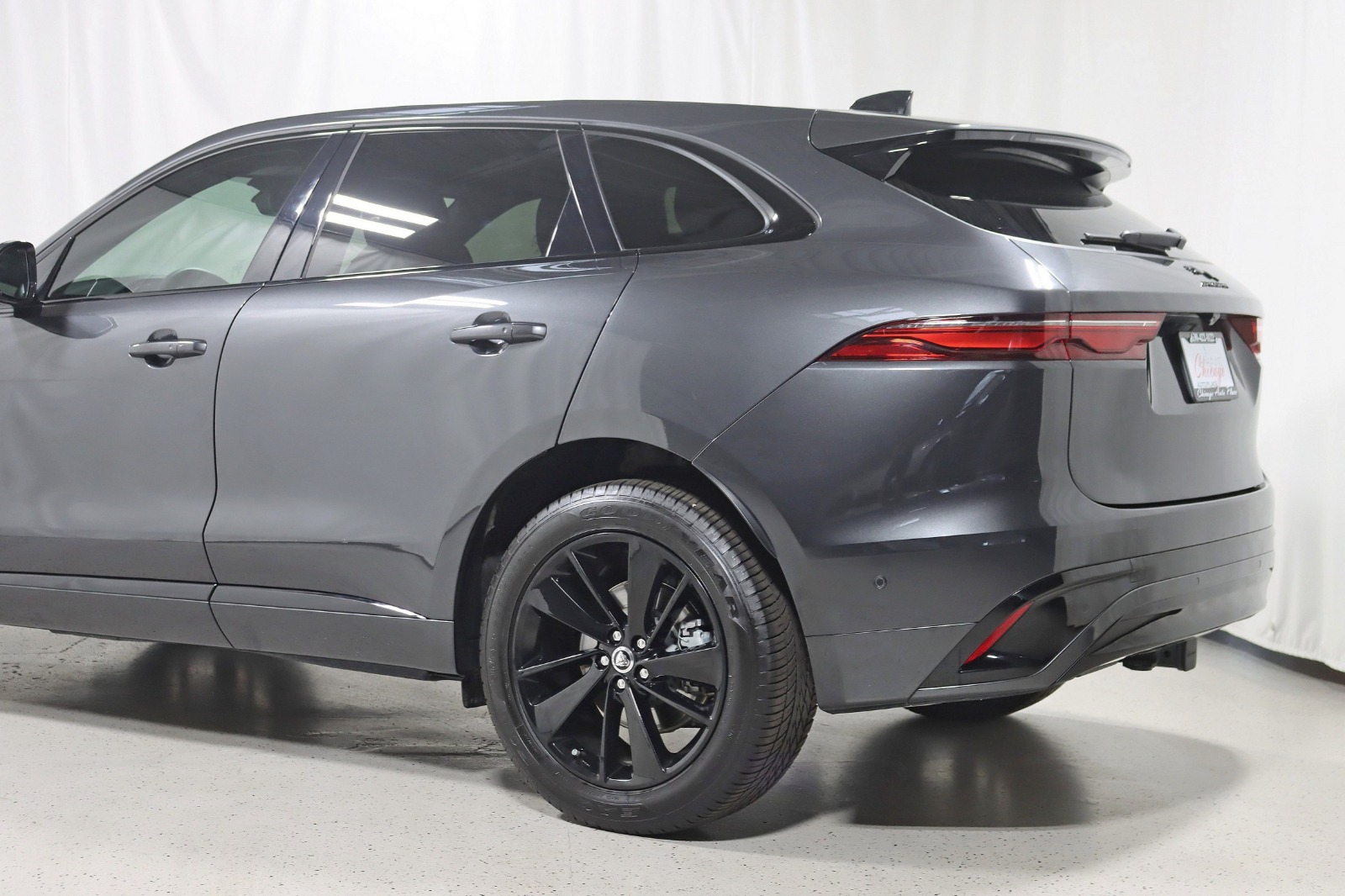 2025 JAGUAR F-PACE - Image 11