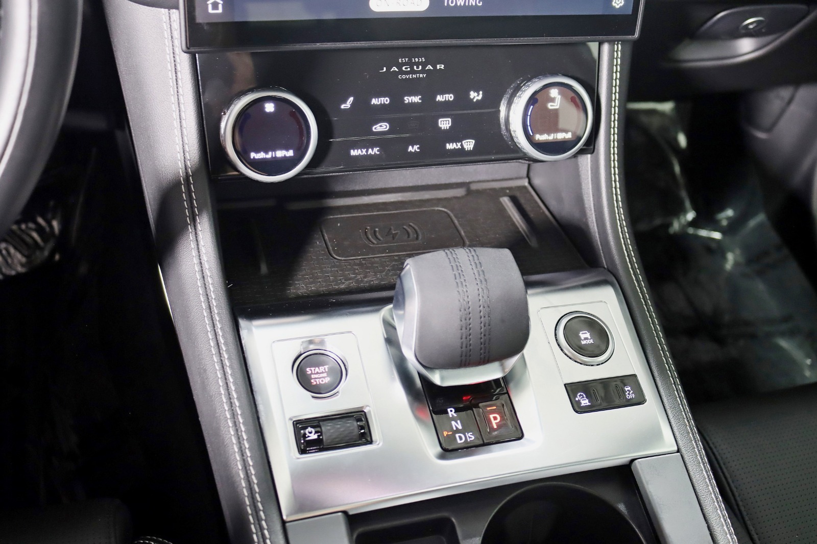 2025 JAGUAR F-PACE - Image 27