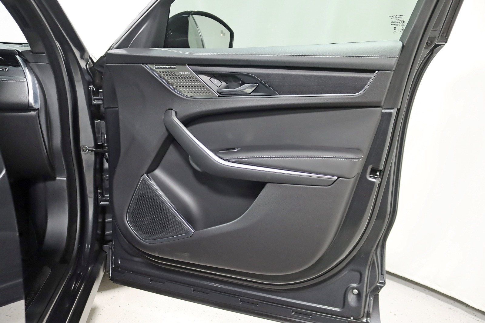 2025 JAGUAR F-PACE - Image 36