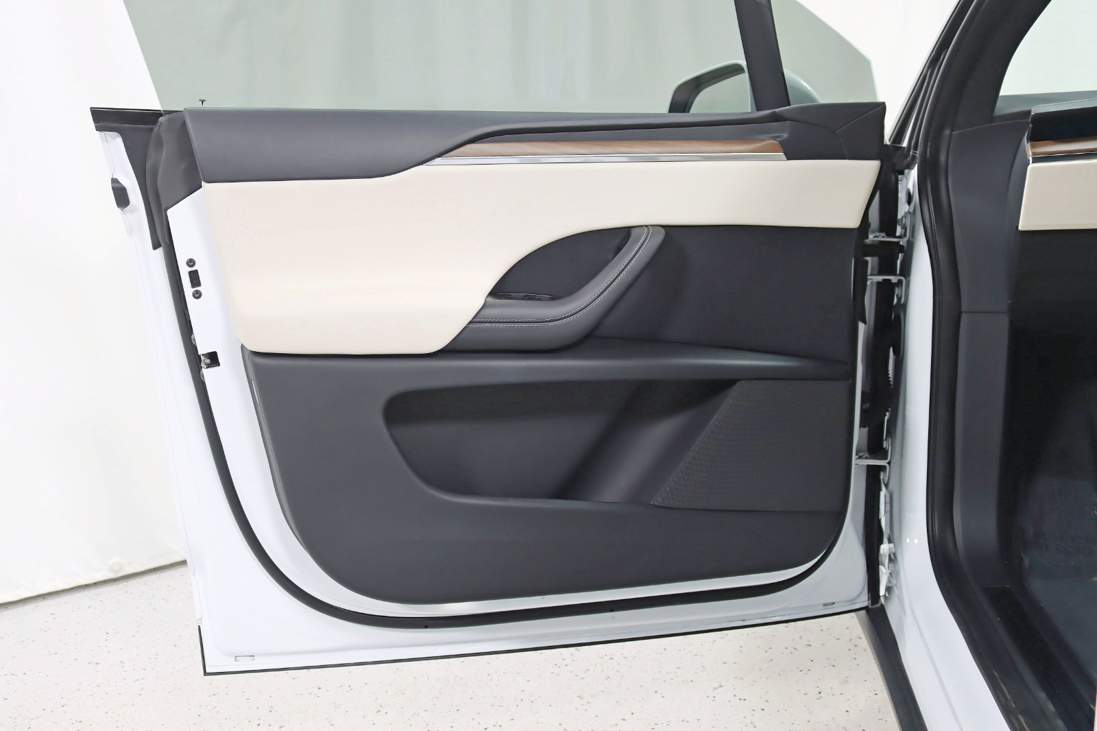 2023 TESLA MODEL X - Image 37