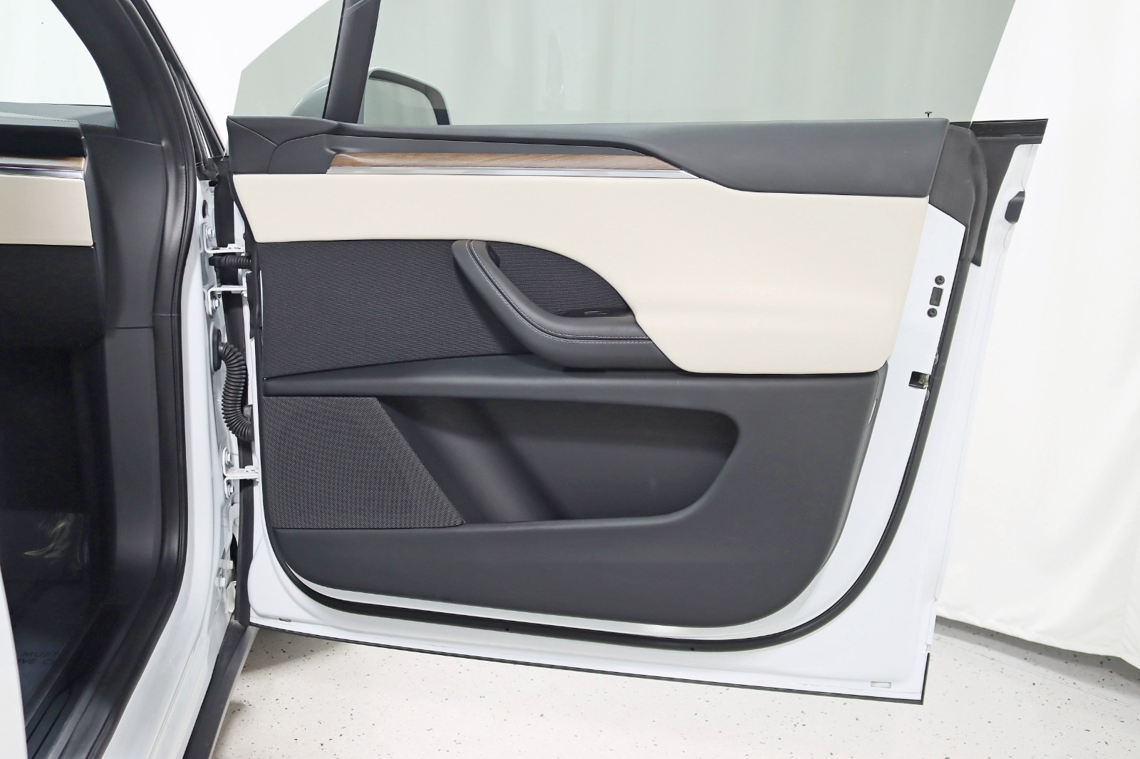 2023 TESLA MODEL X - Image 38