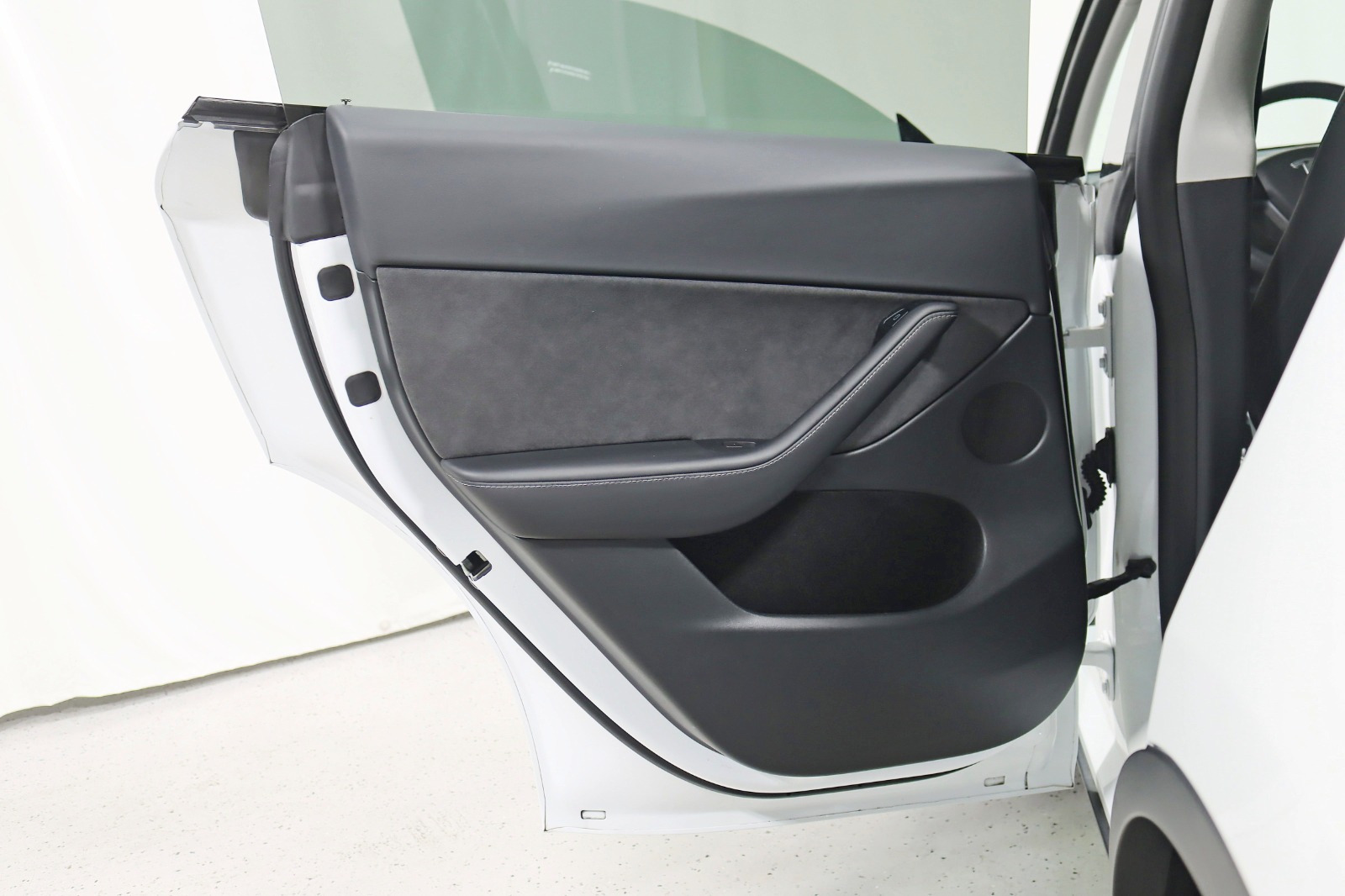 2023 TESLA MODEL Y - Image 32