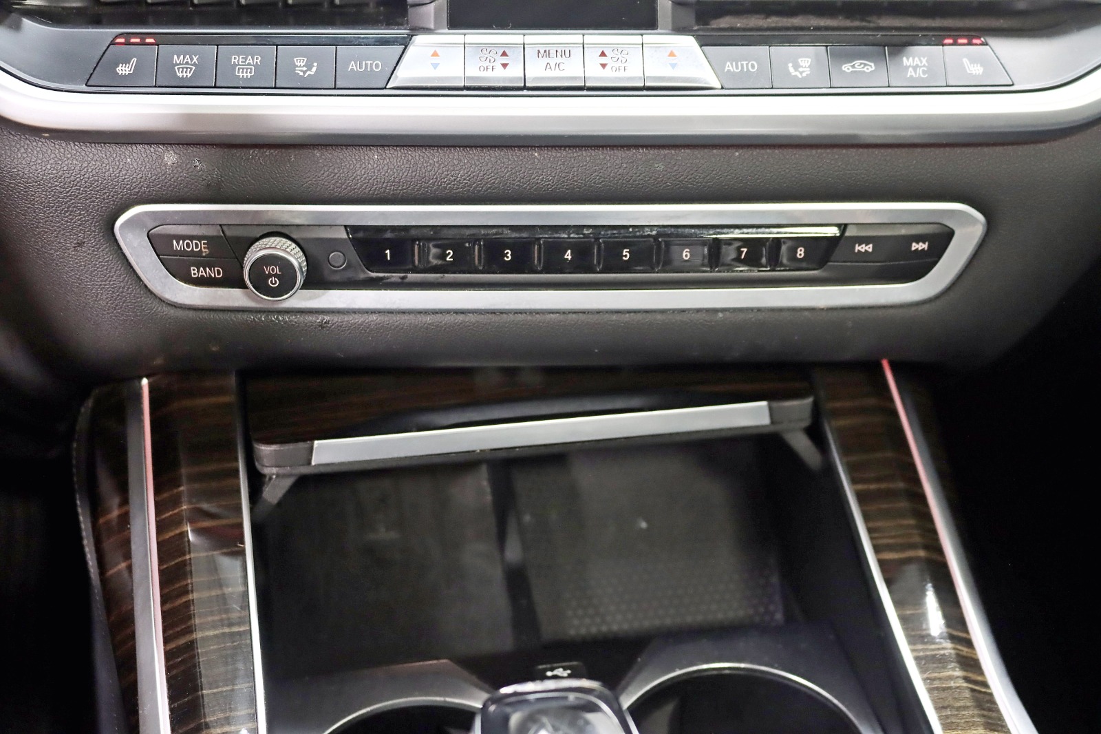 2020 BMW X7 - Image 27