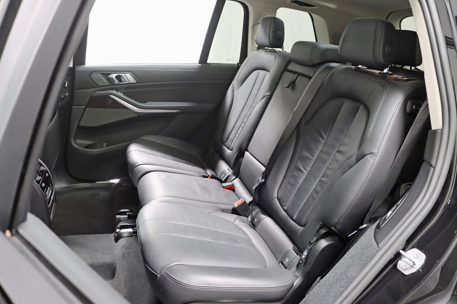 2020 BMW X7 - Image 32