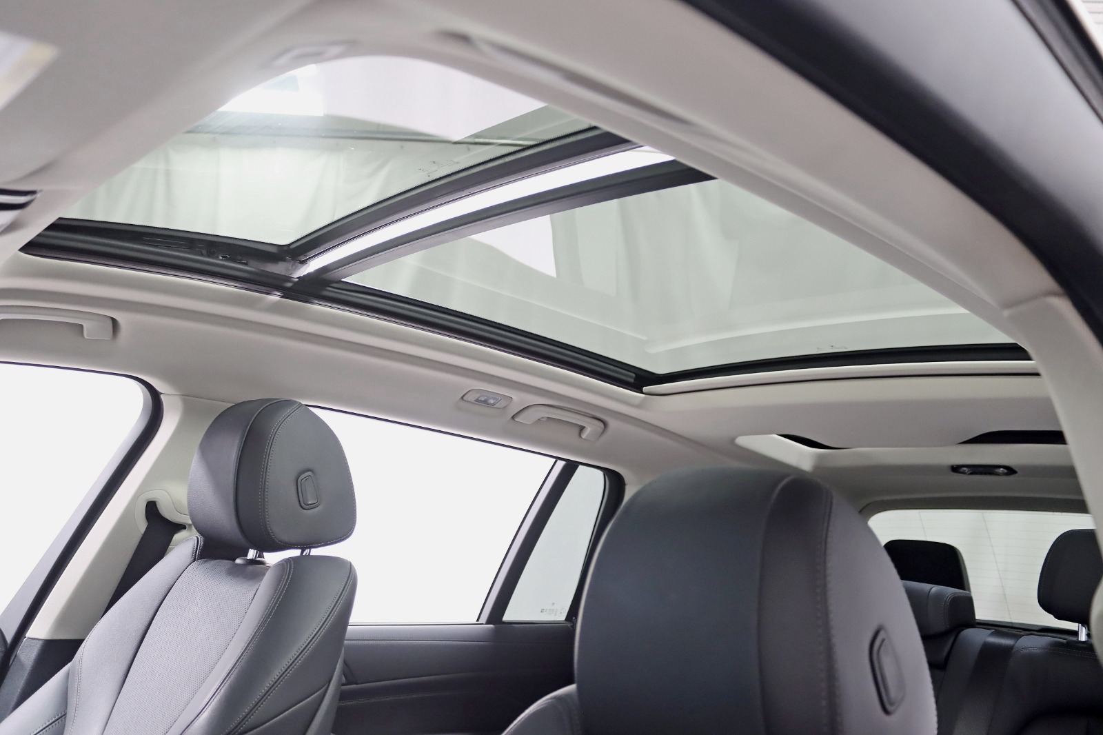 2020 BMW X7 - Image 35