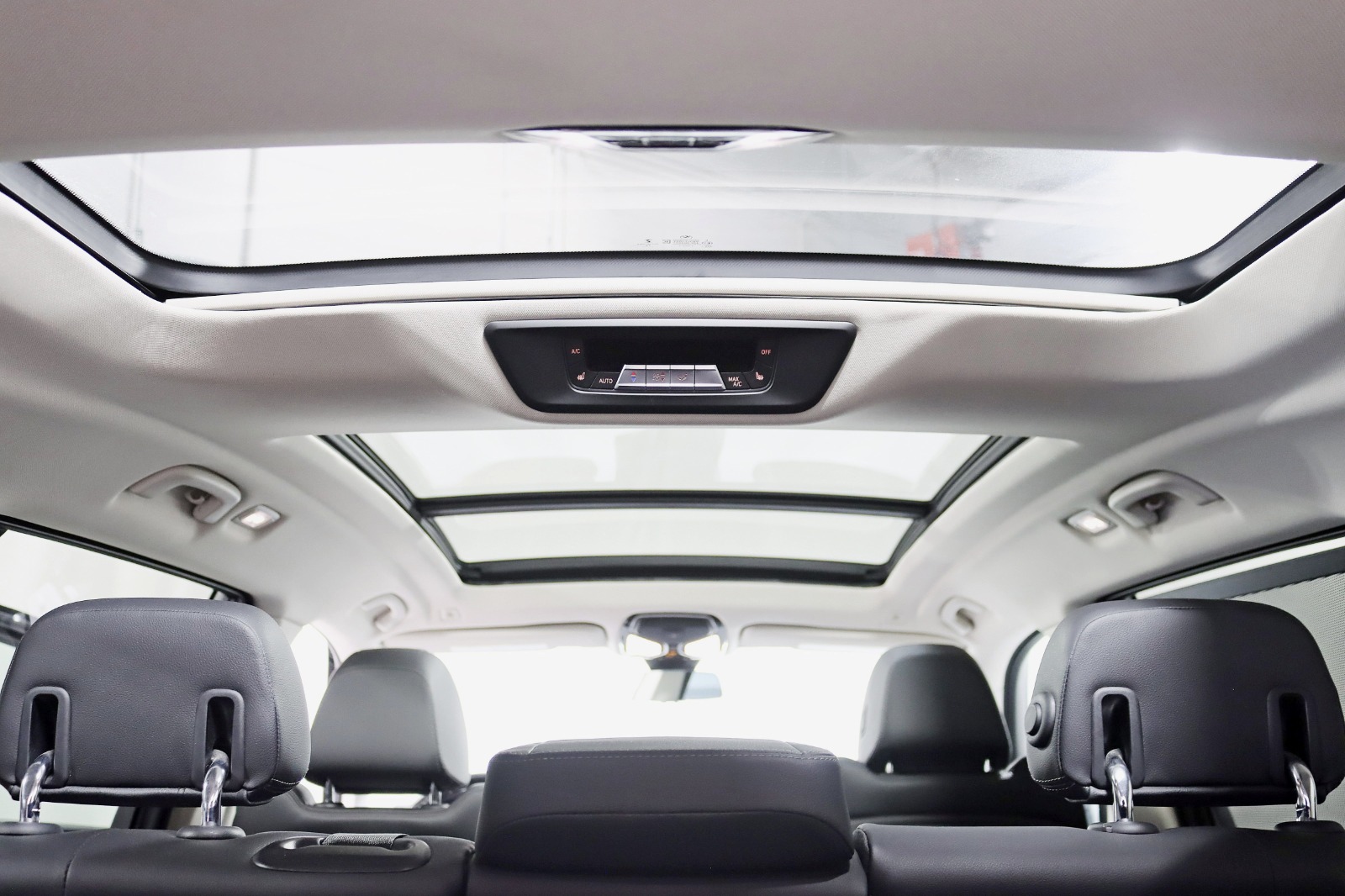 2020 BMW X7 - Image 36